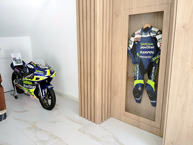 La moto de Dani Pedrosa en el Hotel Vélez